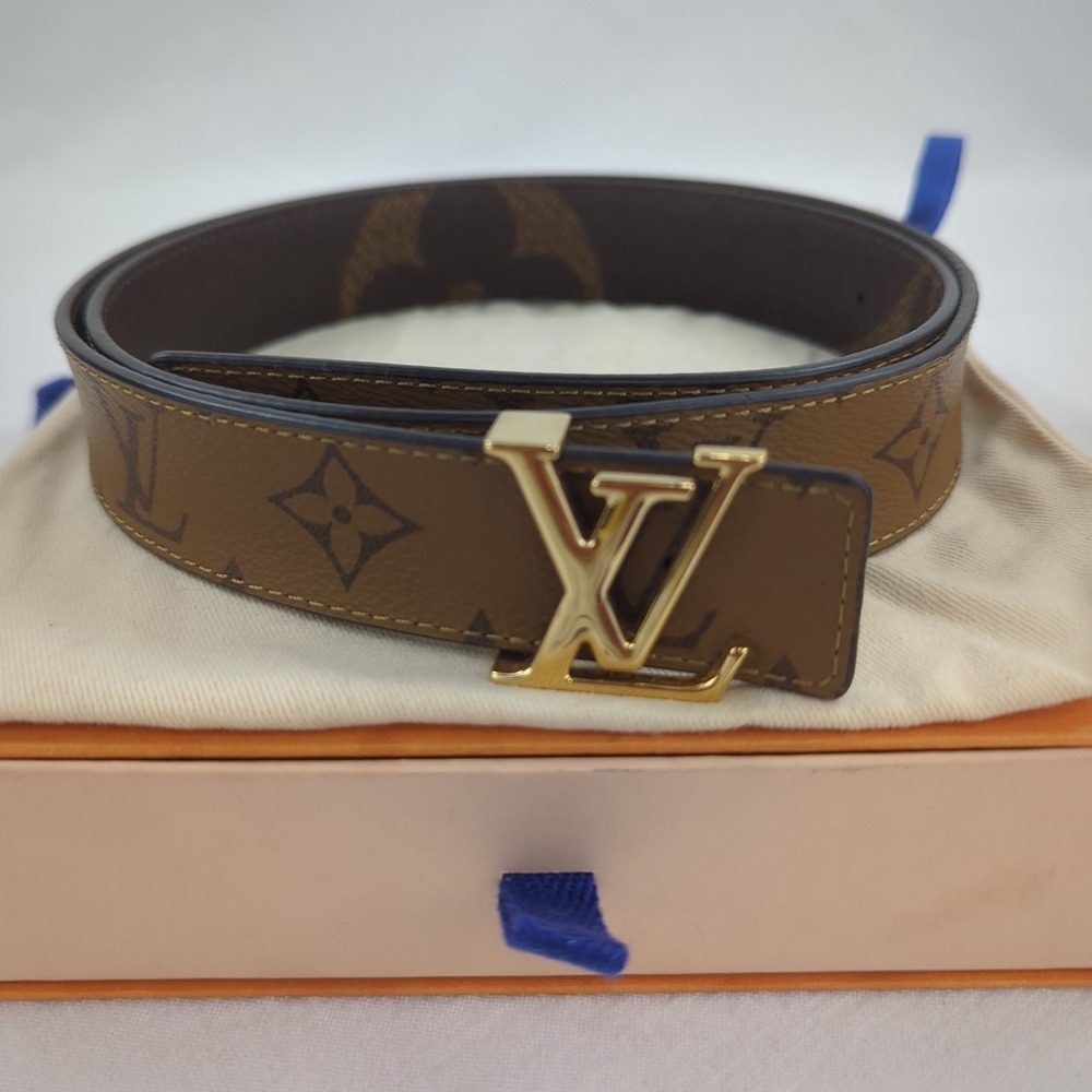 LADIES LV LOUIS VUITTON REVERSIBLE LEATHER BELT 105/42 MONOGRAM. A65
